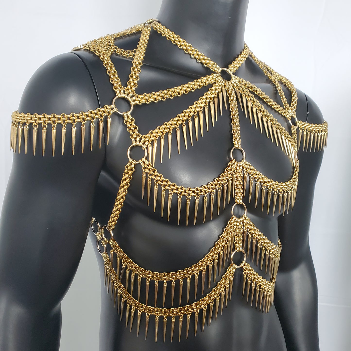 Harnais de chaîne de corps d’or d’homme, harnais de chaîne en métal de frange de pointe, harnais de poitrine punk, vêtements de festival, tenues d’homme brûlant, costumes de carnaval, tenue de rave