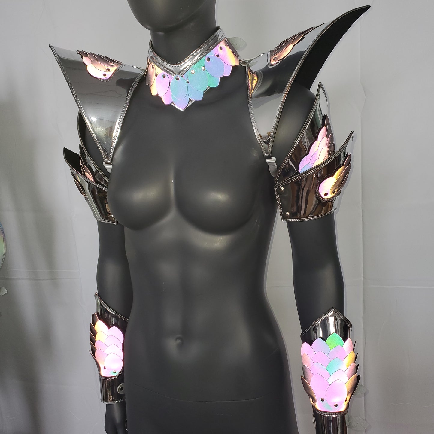Rave Damen Holografischer, reflektierender Drachenschuppenpanzer mit silbernem Rand