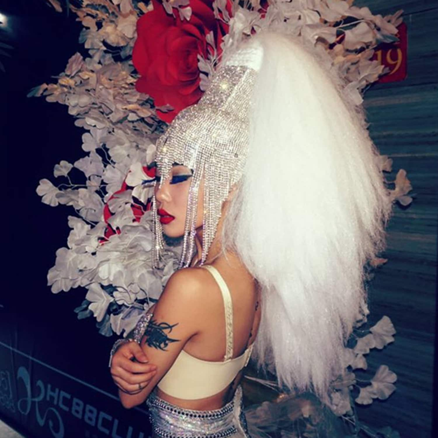 Holographic Burning Man Shiny Rhinestone White Wig Headdress Head Pieces Rave Stage Dancer Dj Singer Wear Tassel Hat Costumes